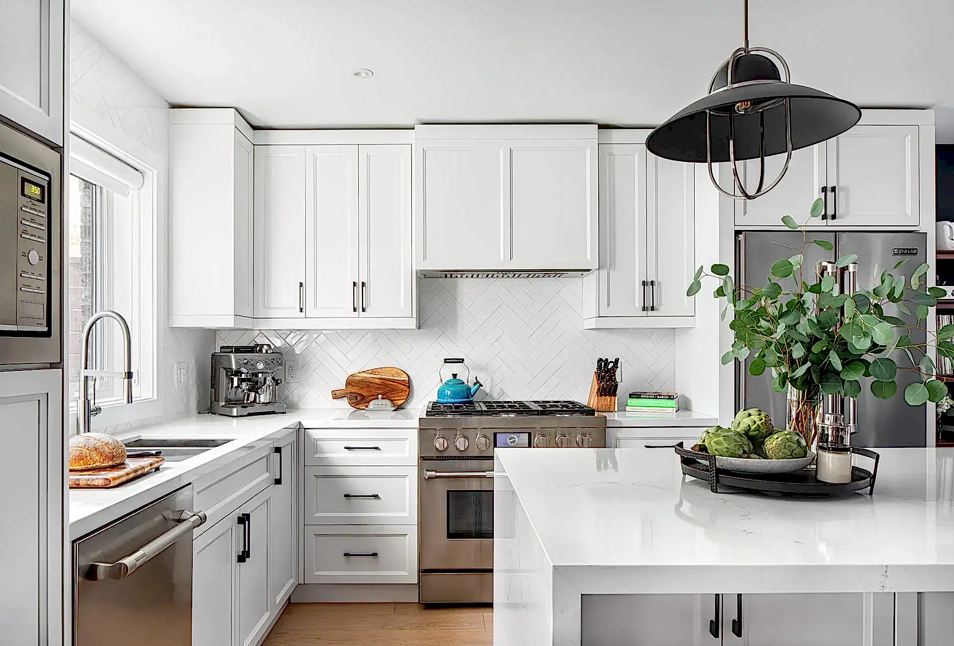 Feng Shui Bright open concept modern transitional kitchen and dining room with large white island and cabinets